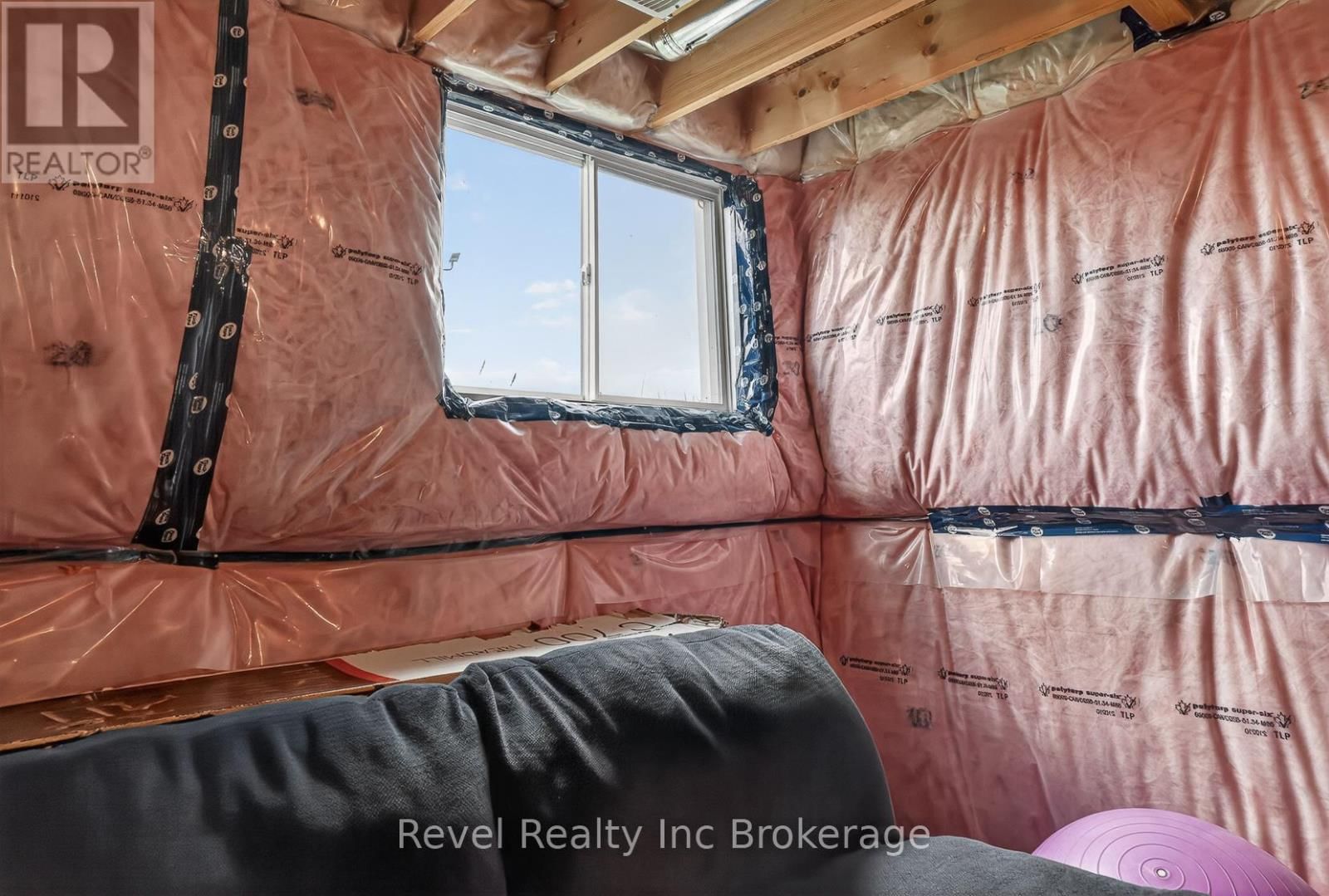 32 SUTHERLAND CRESCENT Image 40