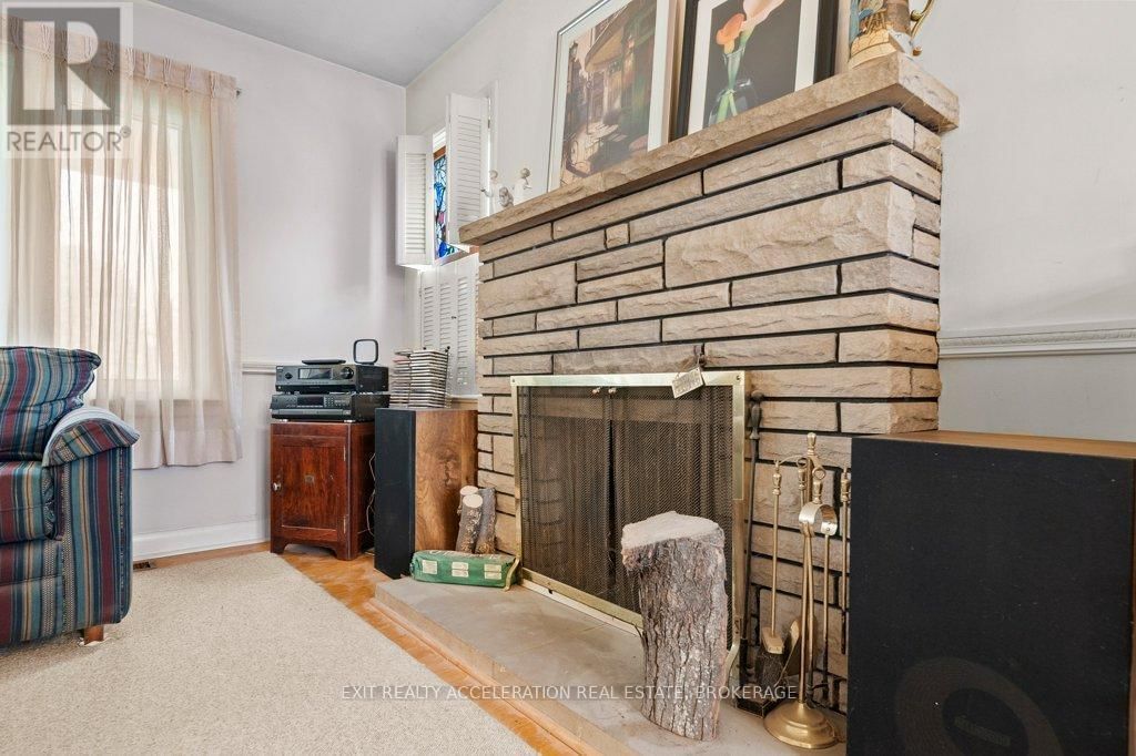 272 BRIDGE STREET WEST Image 12