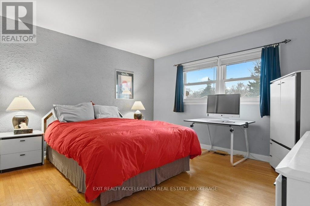 272 BRIDGE STREET WEST Image 20