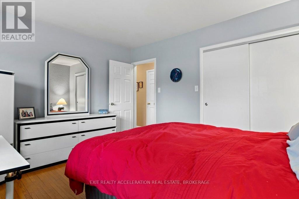 272 BRIDGE STREET WEST Image 21