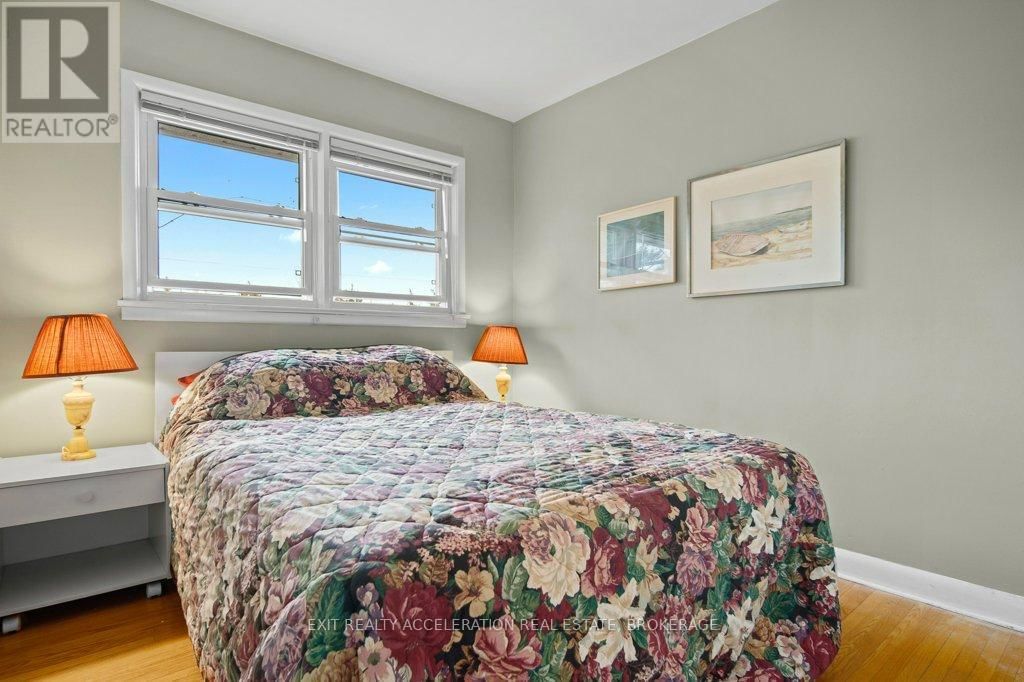 272 BRIDGE STREET WEST Image 24