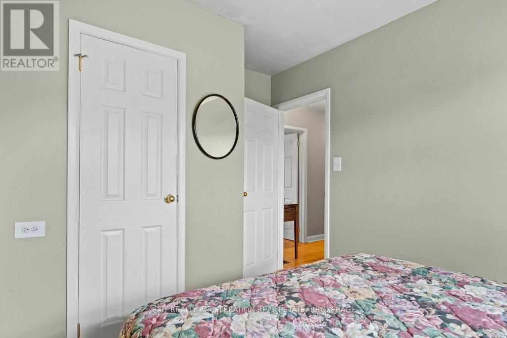 272 BRIDGE STREET WEST Image 25