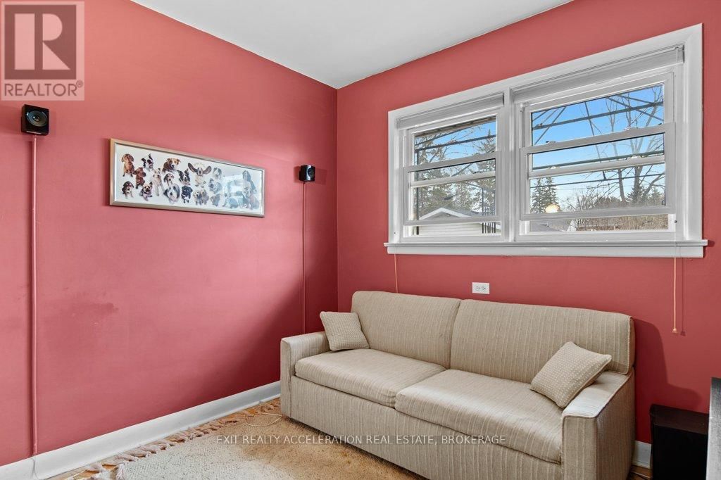 272 BRIDGE STREET WEST Image 26