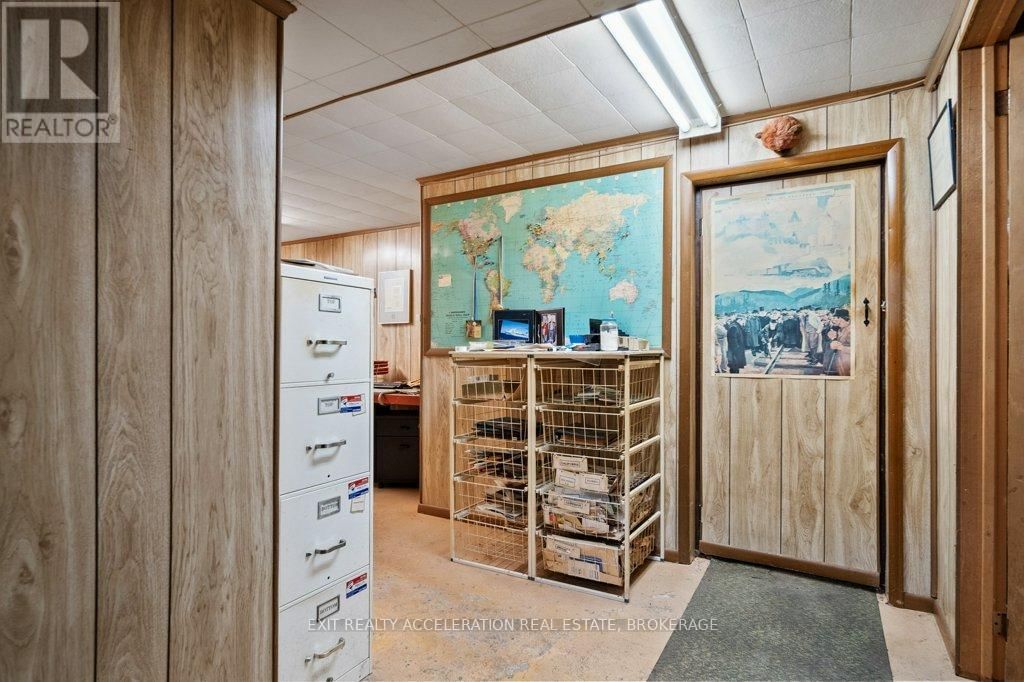 272 BRIDGE STREET WEST Image 28