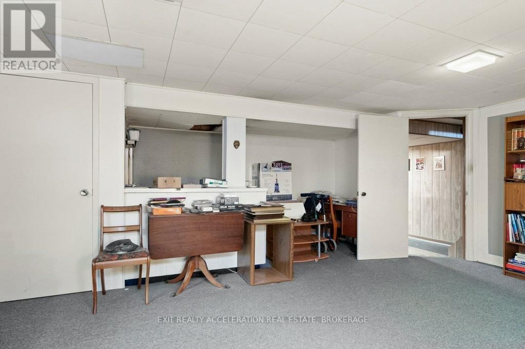 272 BRIDGE STREET WEST Image 32