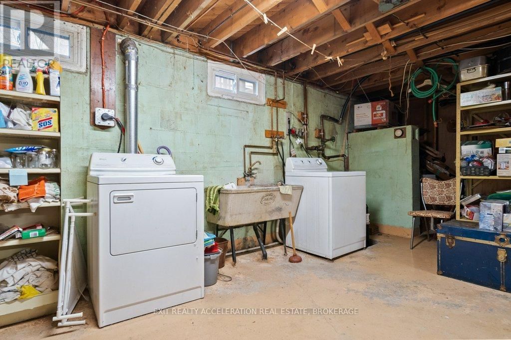 272 BRIDGE STREET WEST Image 35