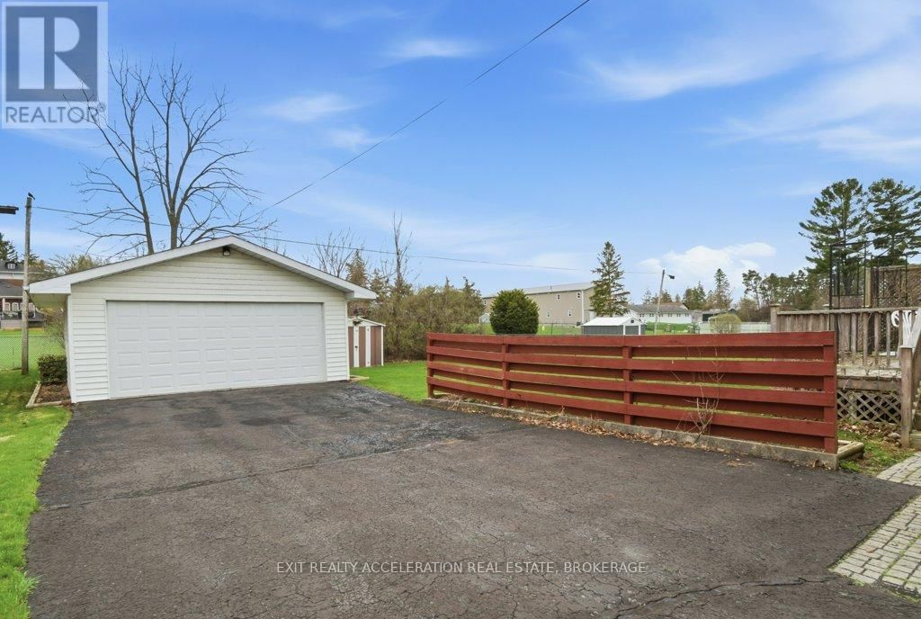 272 BRIDGE STREET WEST Image 43