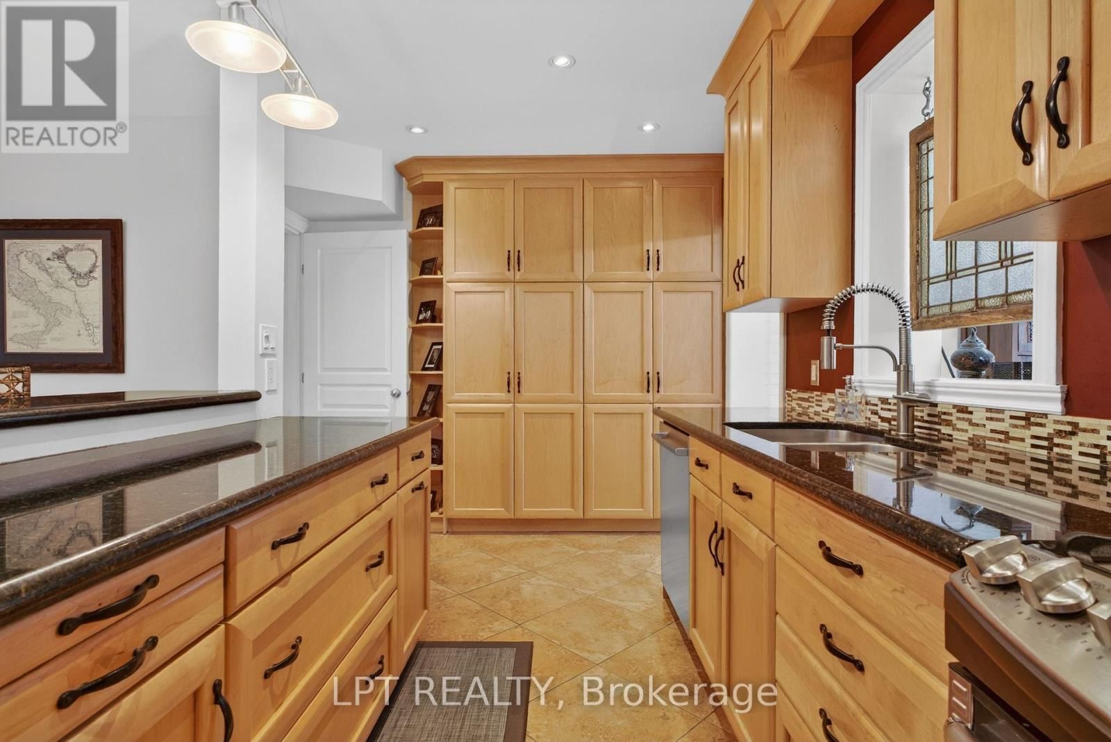 168 HURON AVENUE NORTH Image 13