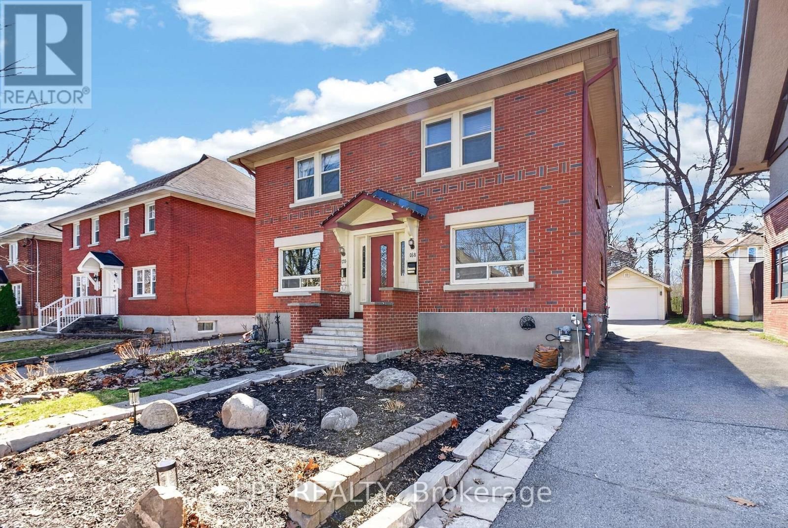 168 HURON AVENUE NORTH Image 3