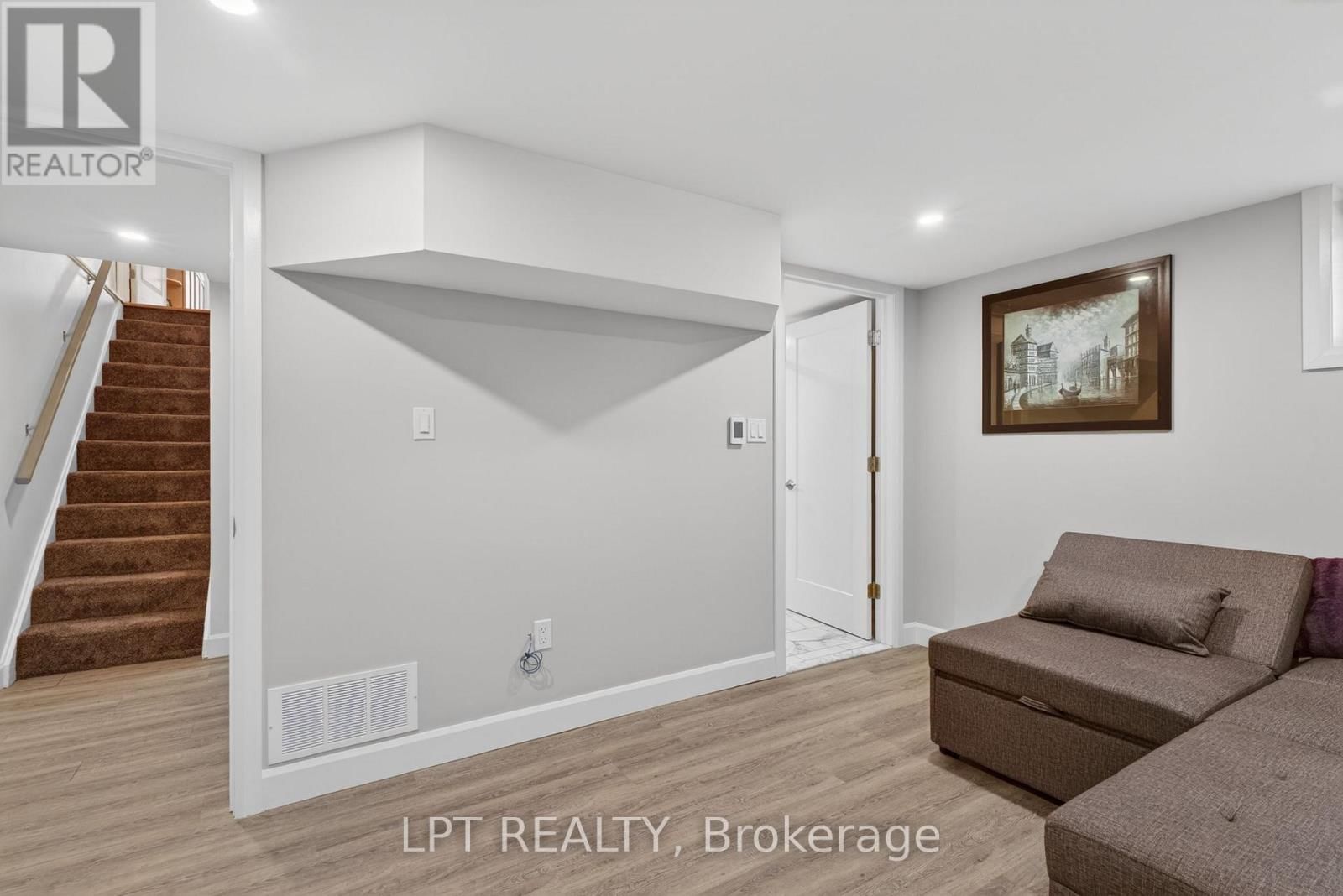 168 HURON AVENUE NORTH Image 32