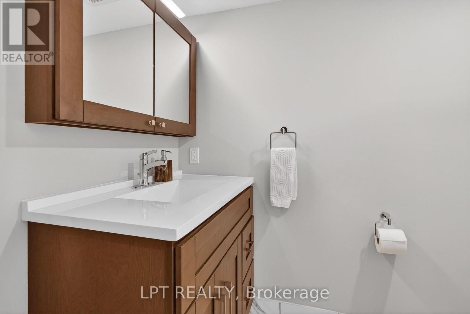 168 HURON AVENUE NORTH Image 35