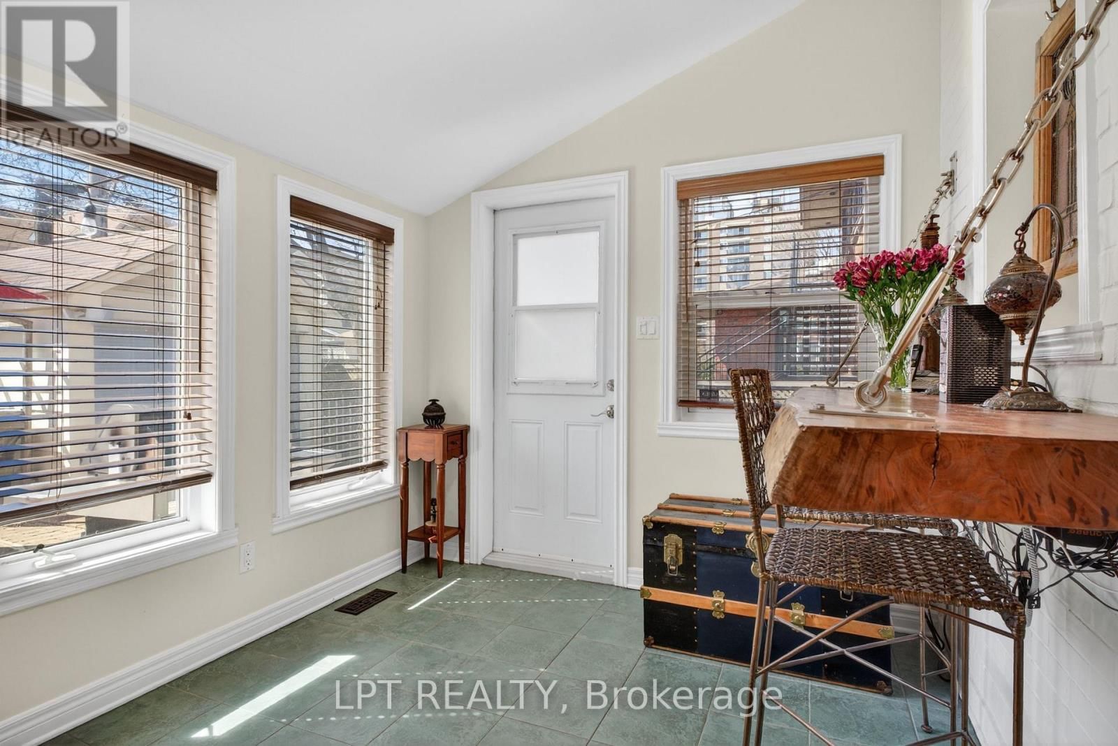 168 HURON AVENUE NORTH Image 36