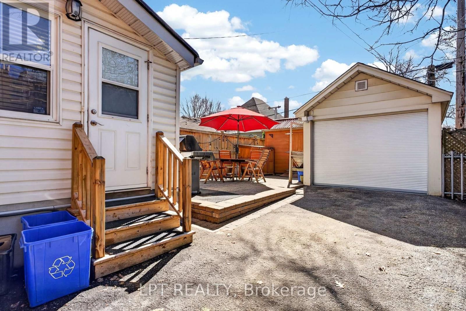 168 HURON AVENUE NORTH Image 42