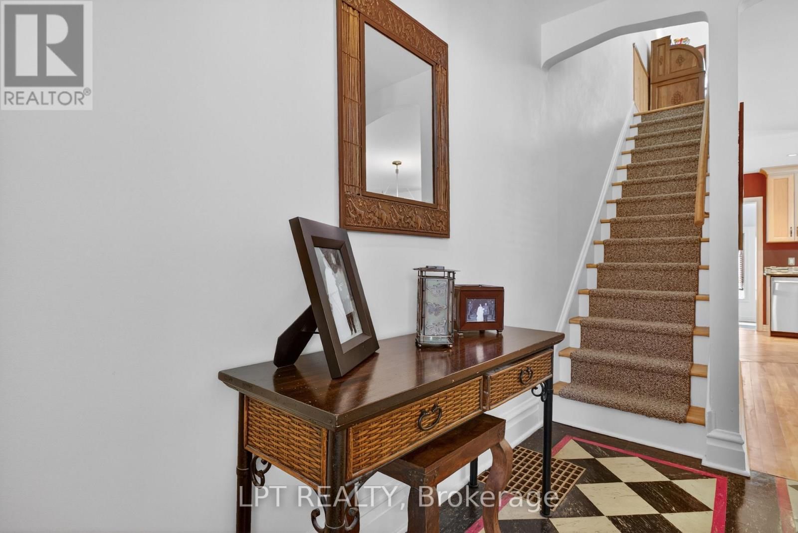 168 HURON AVENUE NORTH Image 5