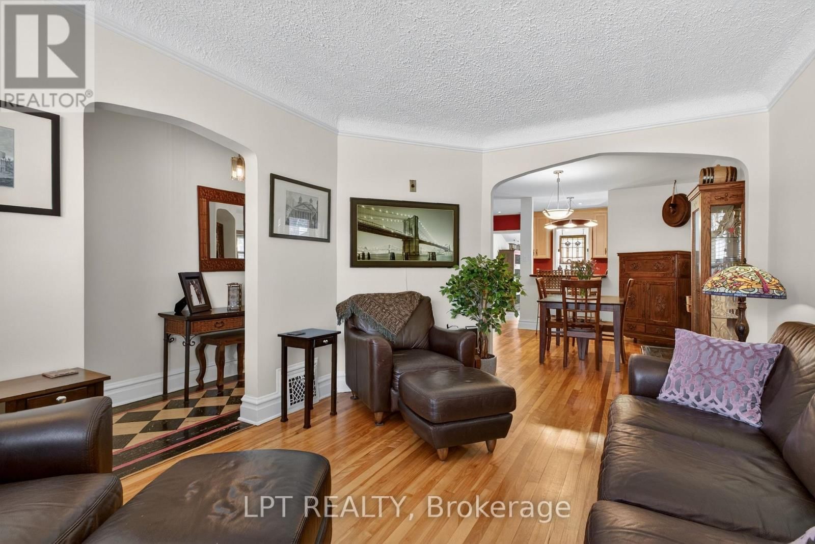 168 HURON AVENUE NORTH Image 8