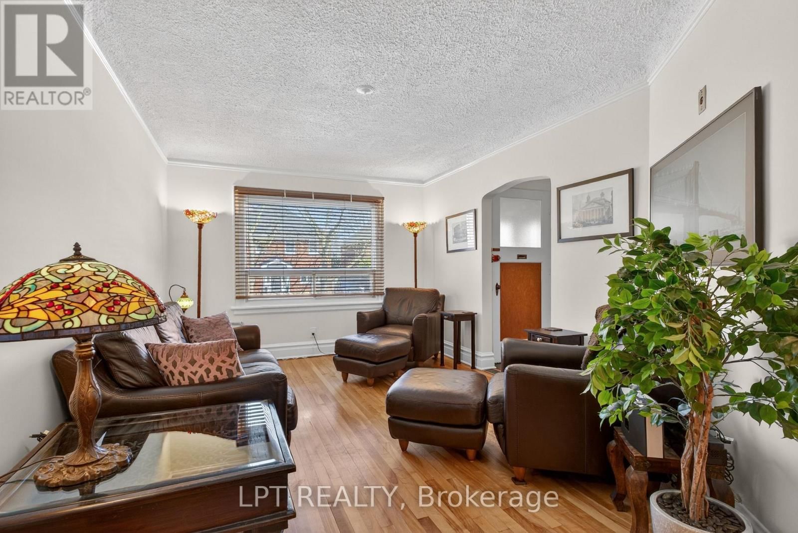 168 HURON AVENUE NORTH Image 9