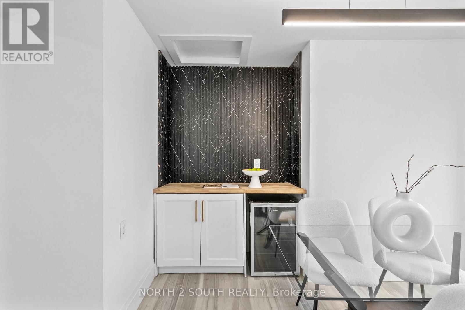 81 CLARK AVENUE Image 18