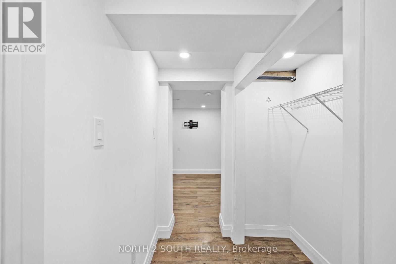 81 CLARK AVENUE Image 32