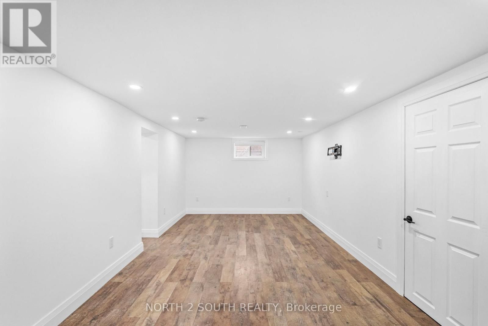 81 CLARK AVENUE Image 34