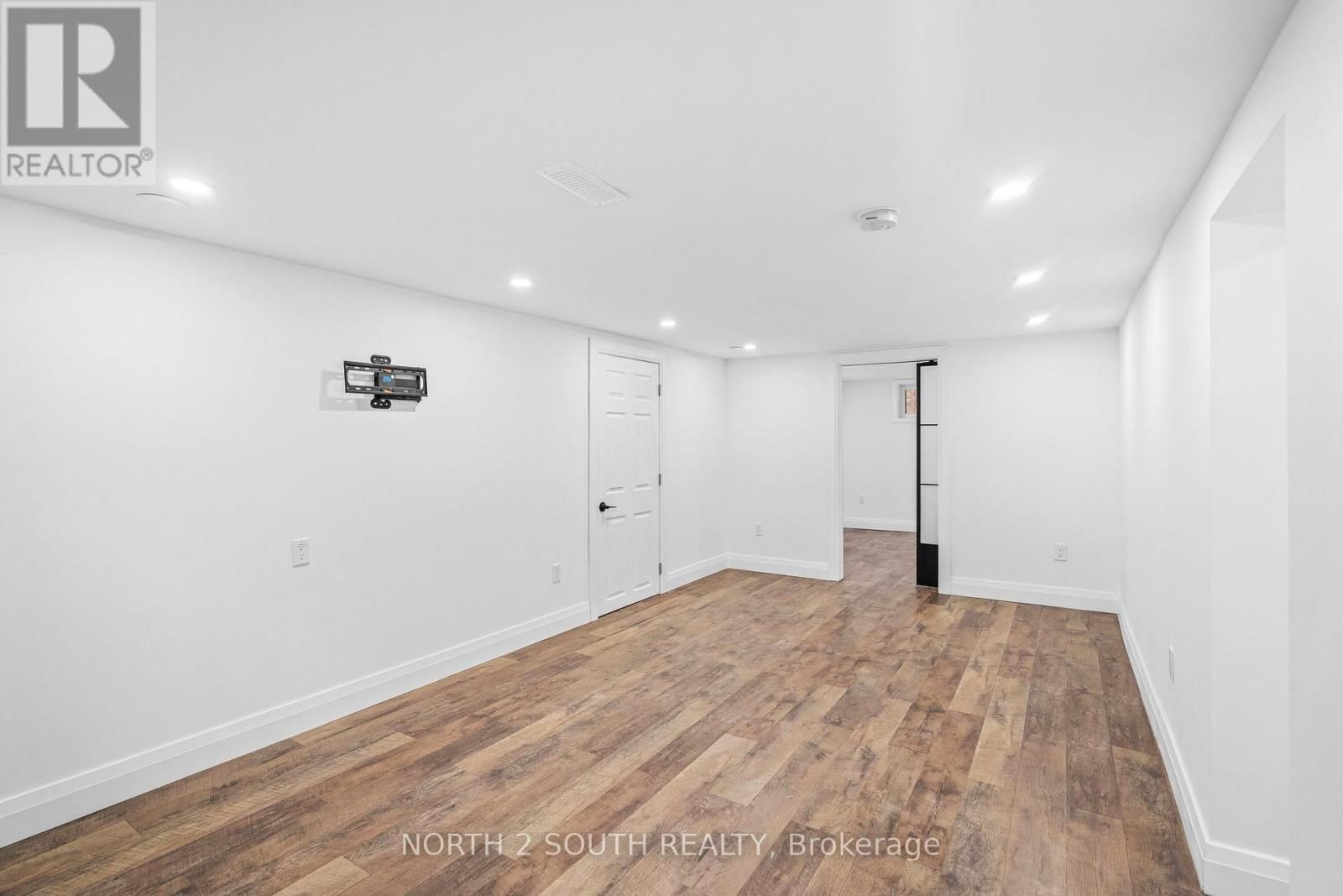 81 CLARK AVENUE Image 35