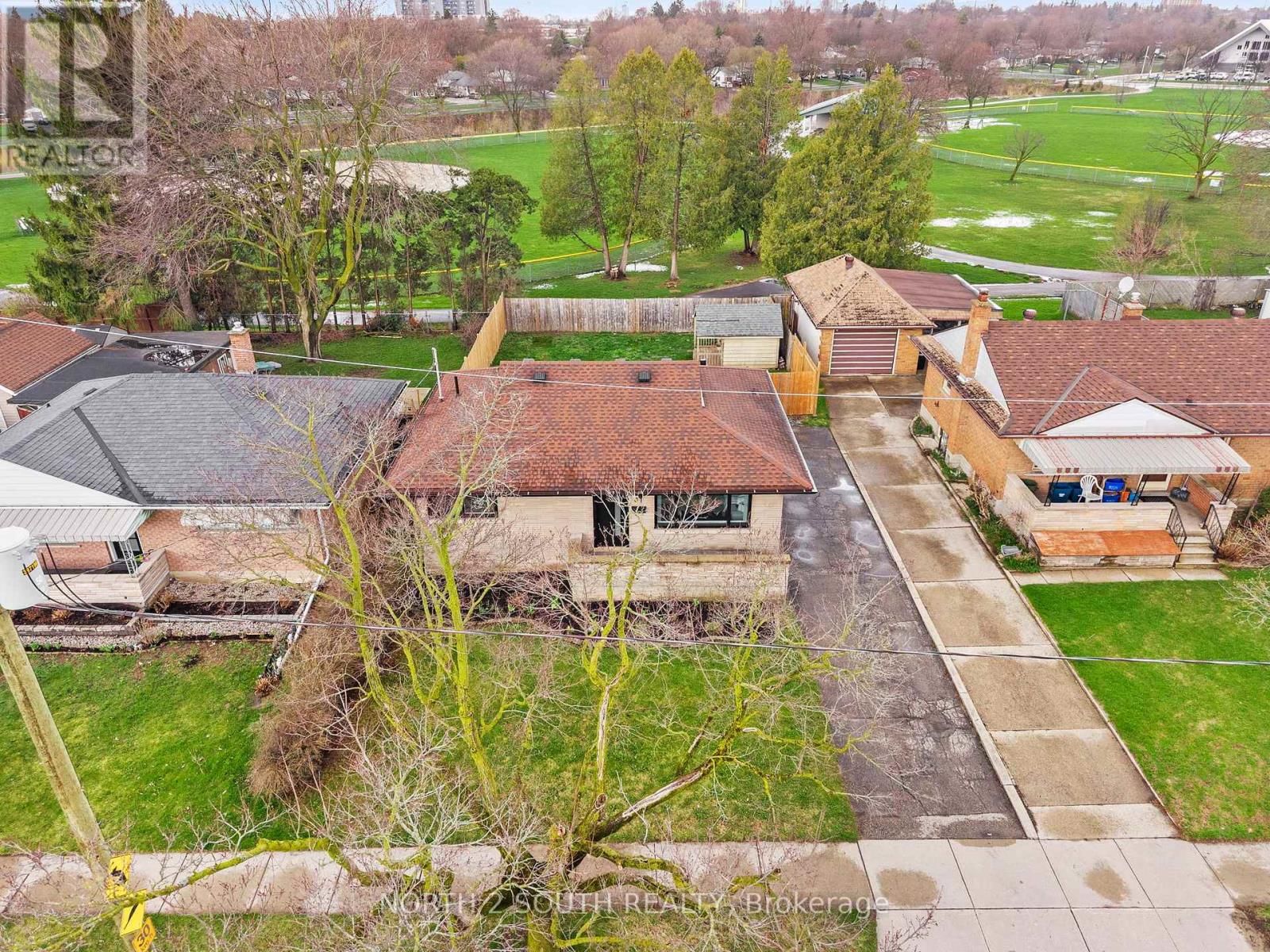 81 CLARK AVENUE Image 46