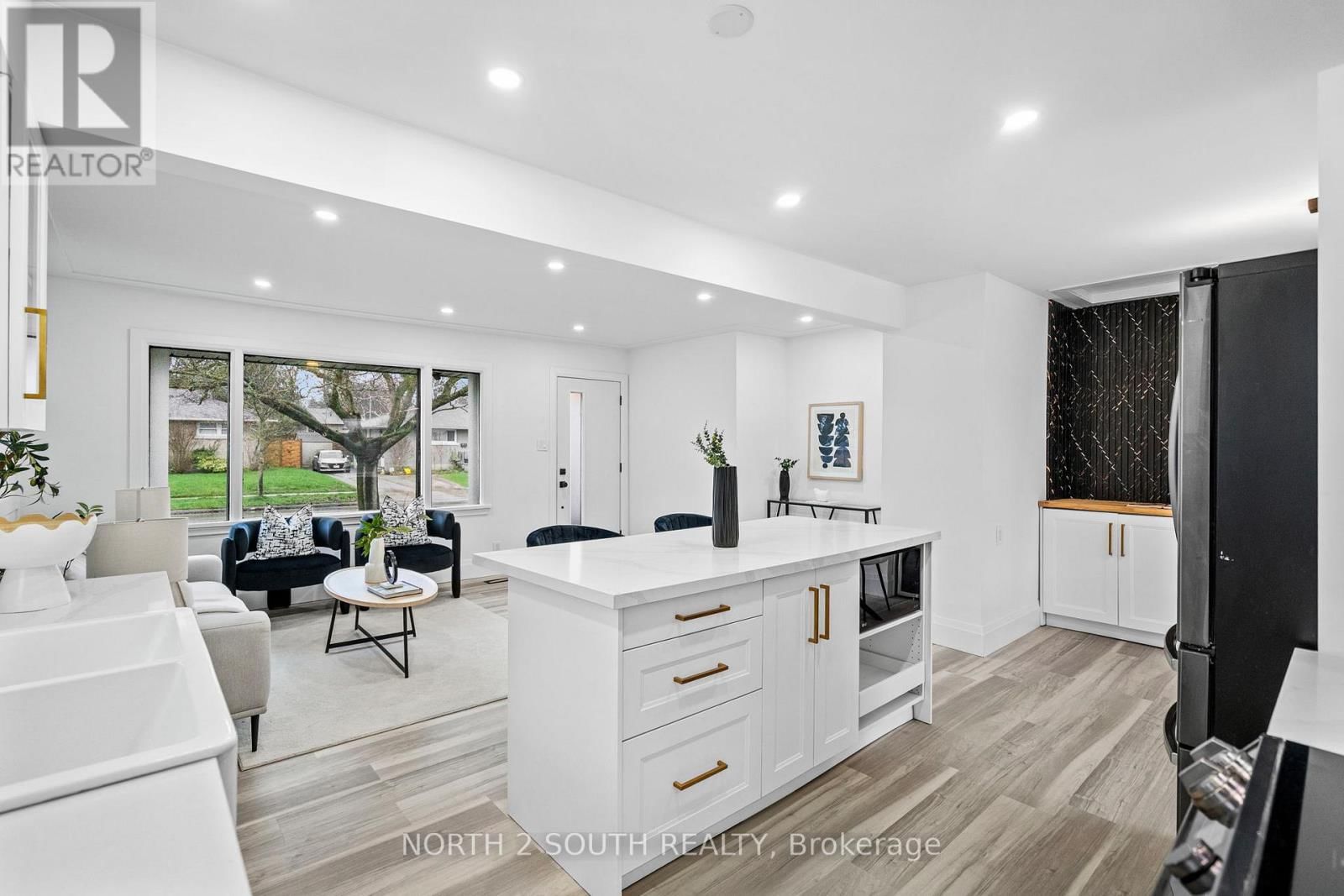 81 CLARK AVENUE Image 6