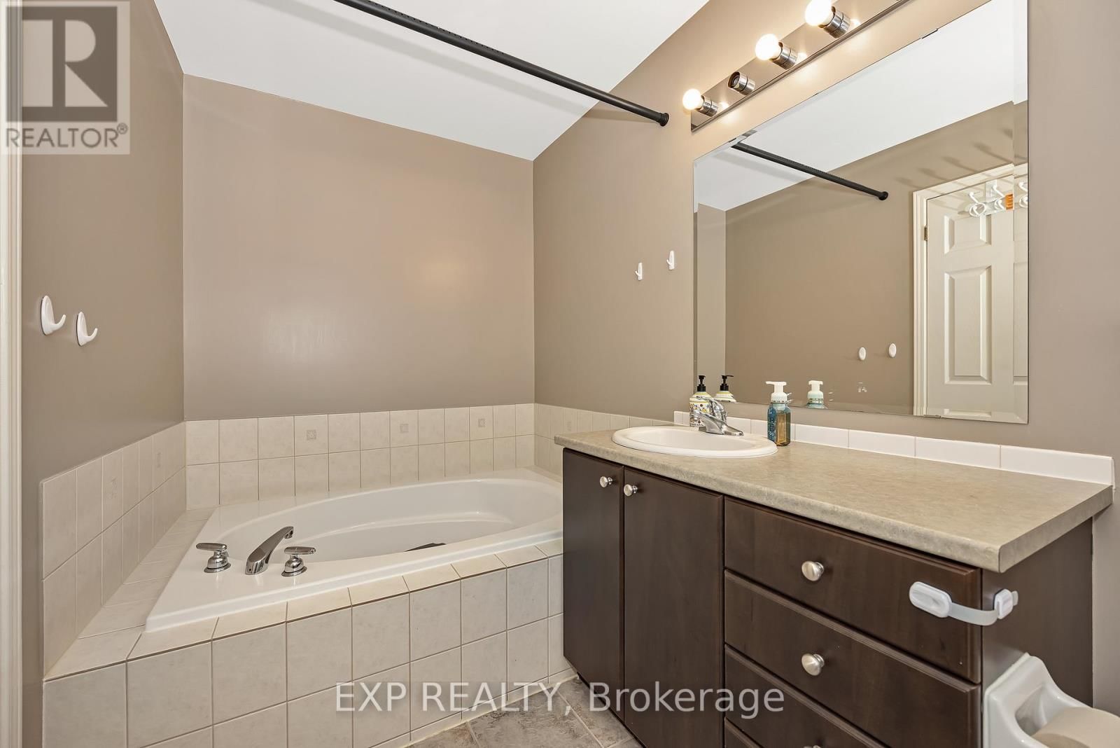 359 BAKEWELL CRESCENT Image 11