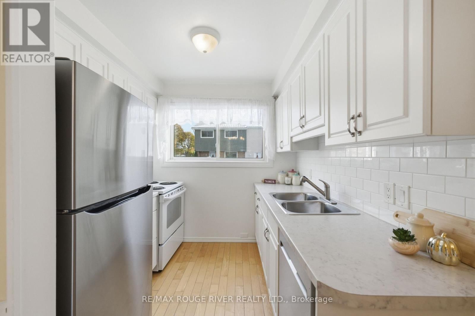 C3 - 400 WESTWOOD DRIVE Image 7