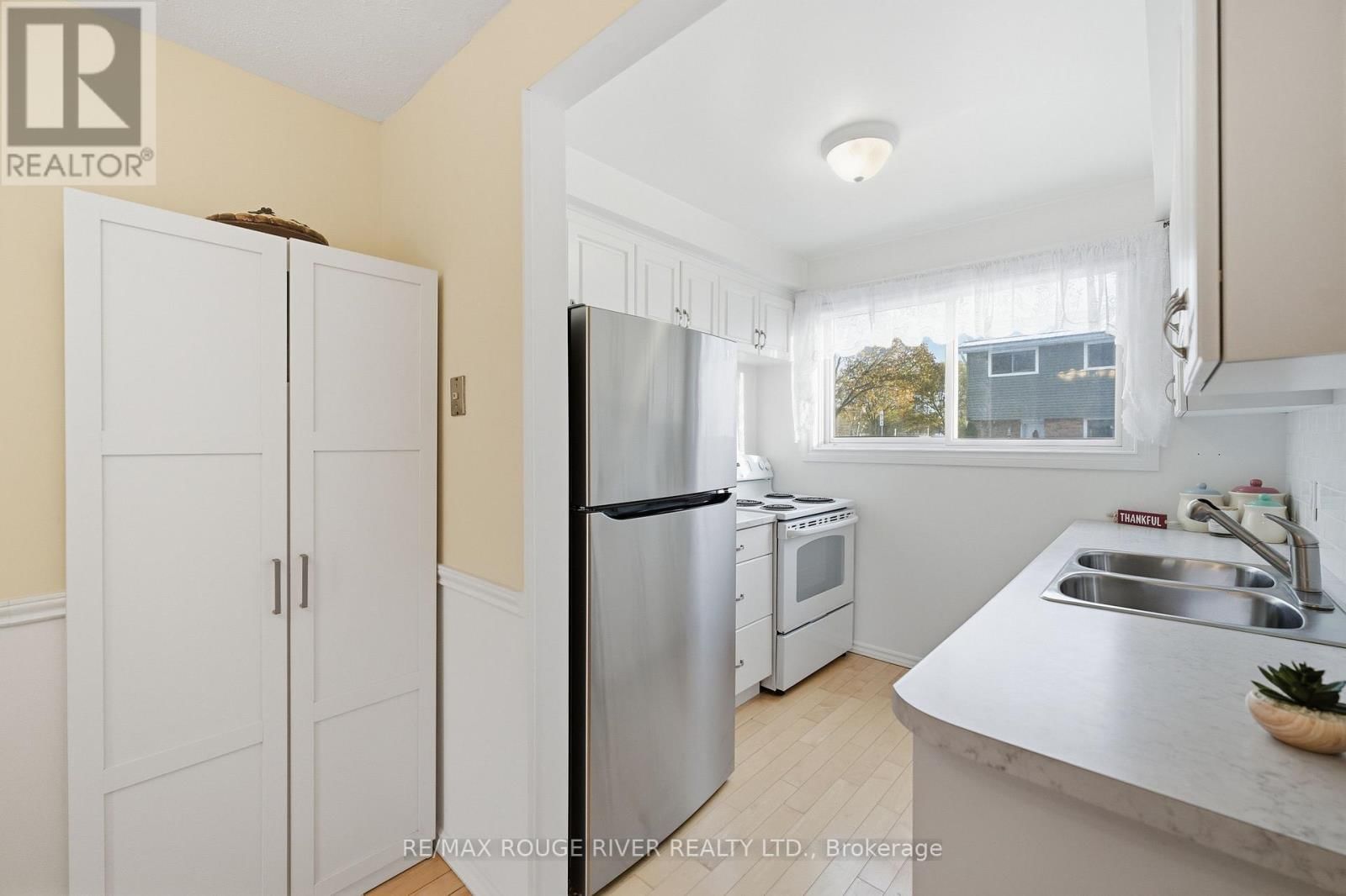 C3 - 400 WESTWOOD DRIVE Image 8