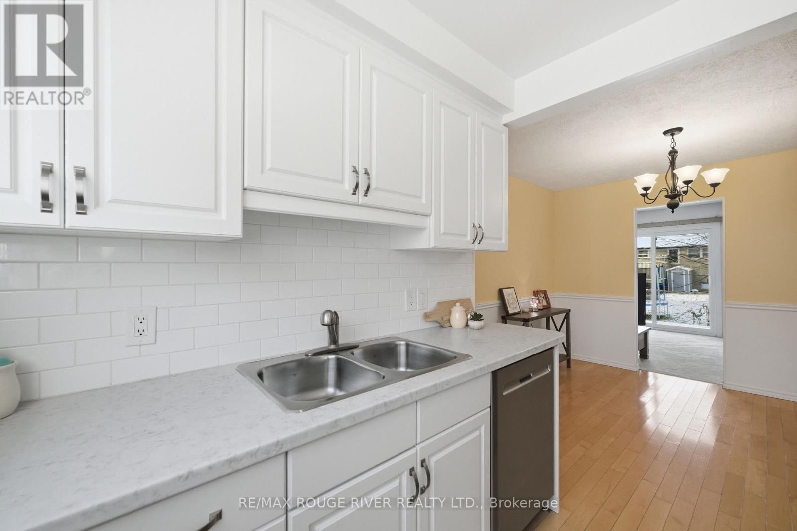 C3 - 400 WESTWOOD DRIVE Image 9