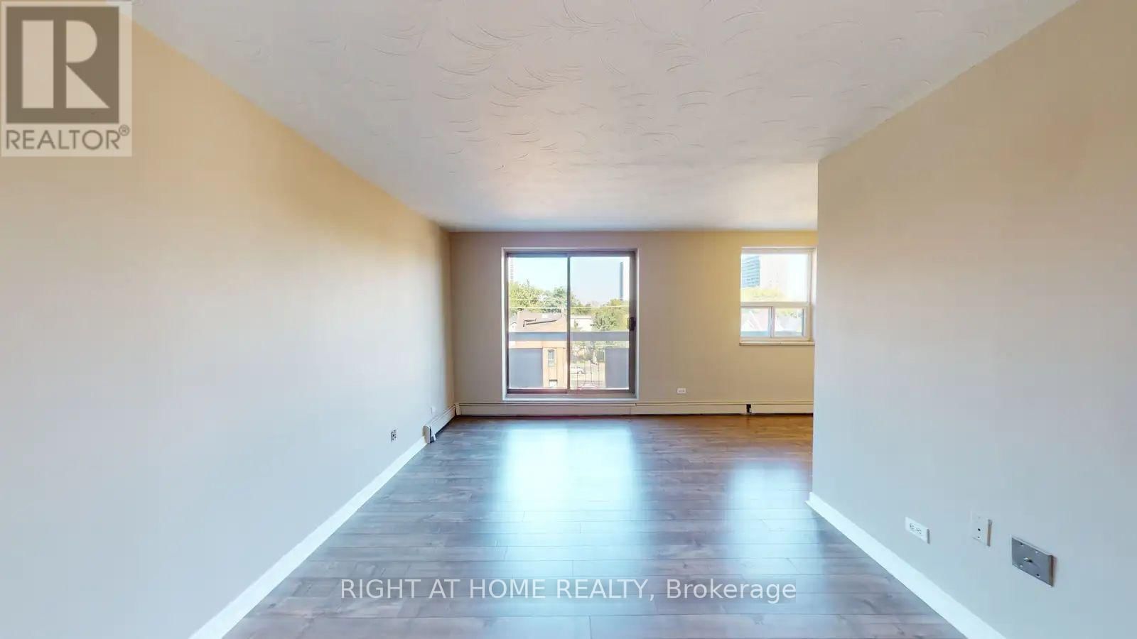 805 - 125 FOREST AVENUE Image 2