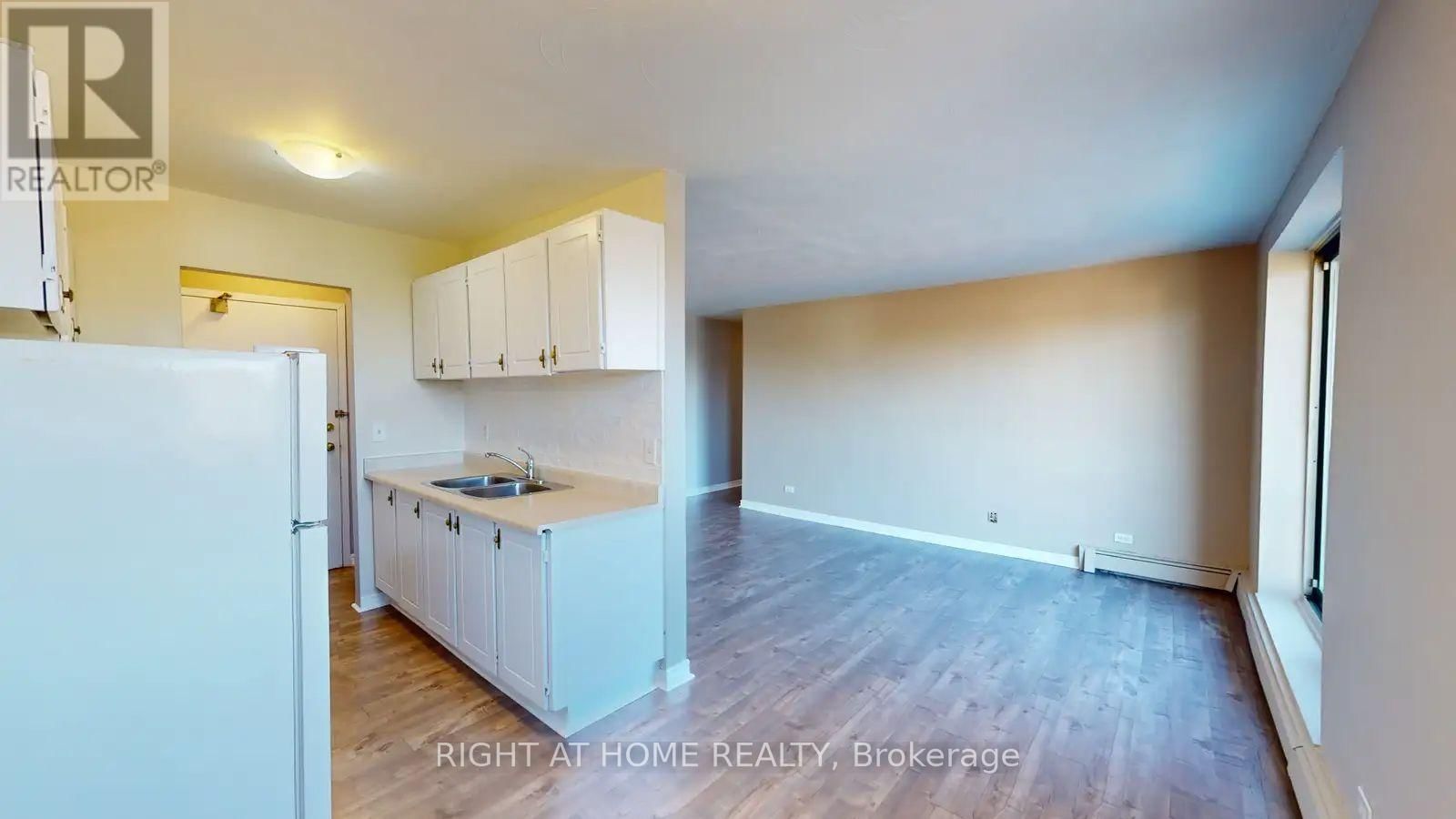 805 - 125 FOREST AVENUE Image 5