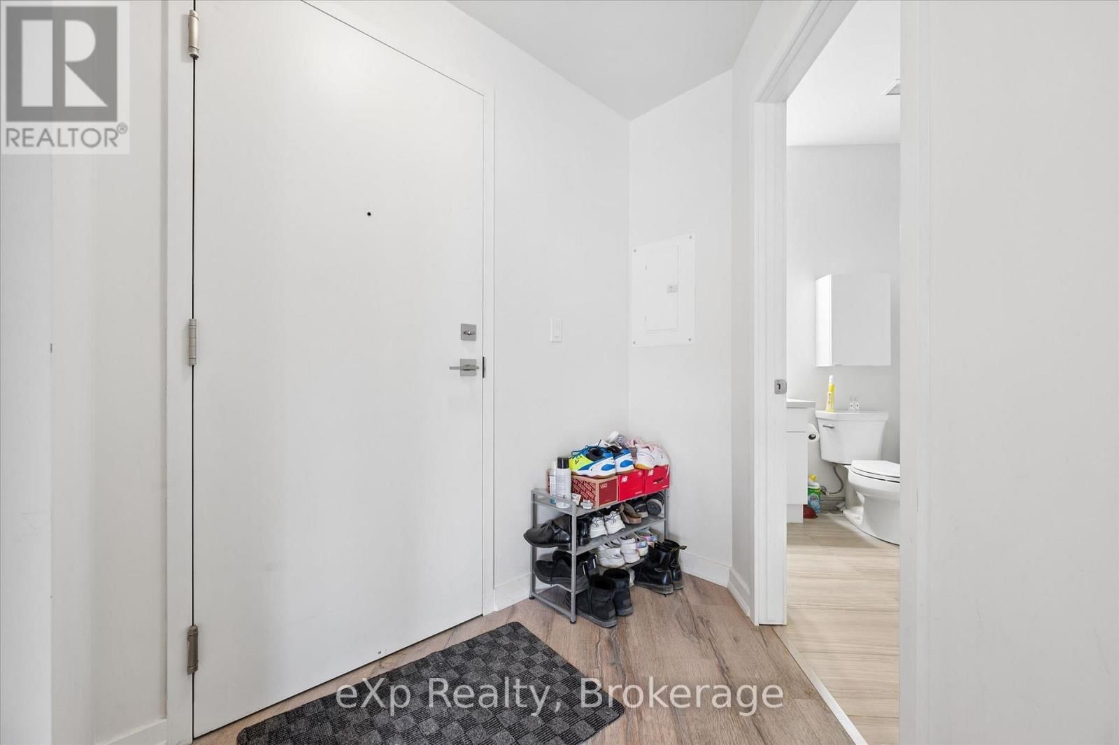 202 - 690 KING STREET WEST Image 11