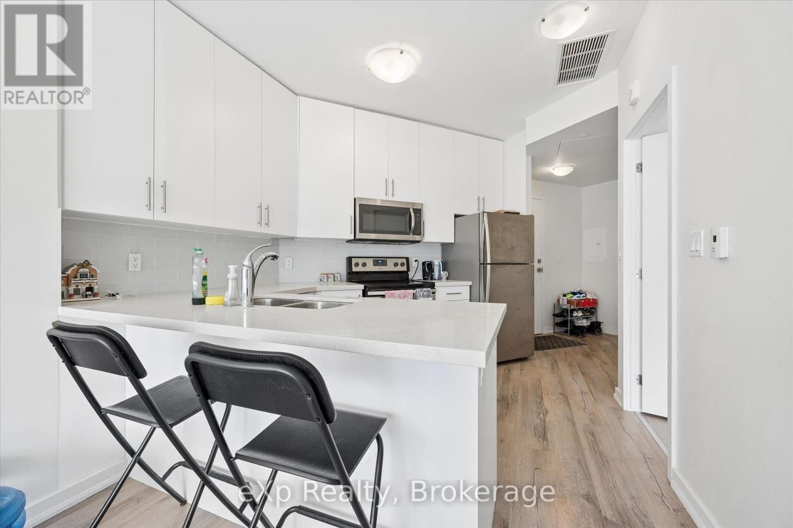 202 - 690 KING STREET WEST Image 16