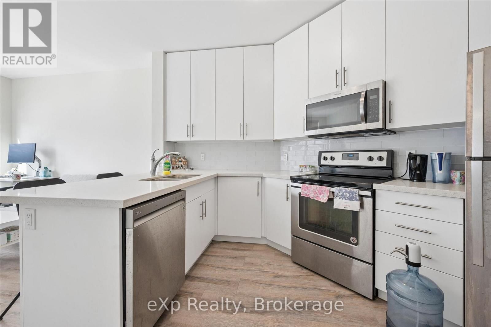 202 - 690 KING STREET WEST Image 18