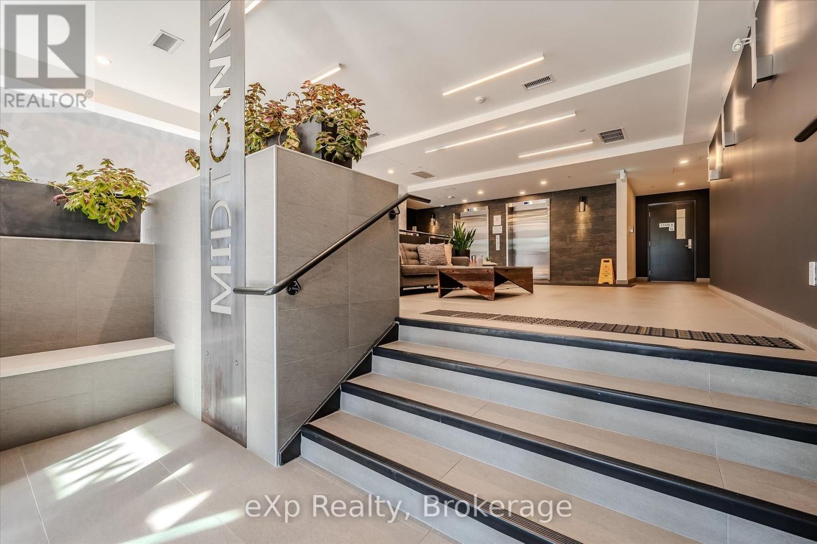 202 - 690 KING STREET WEST Image 5