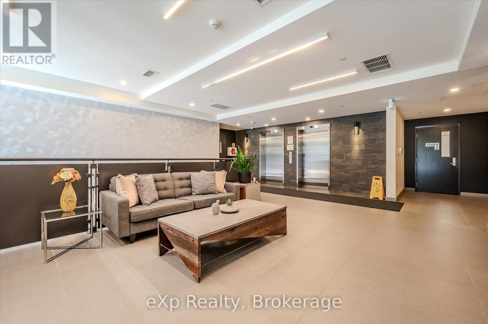 202 - 690 KING STREET WEST Image 8