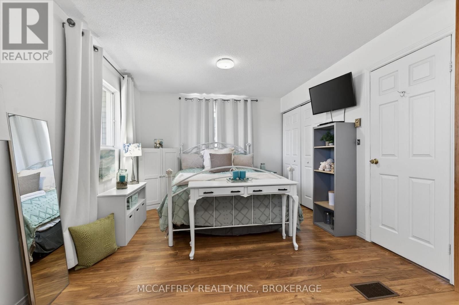 26 DOLLAR CRESCENT Image 20