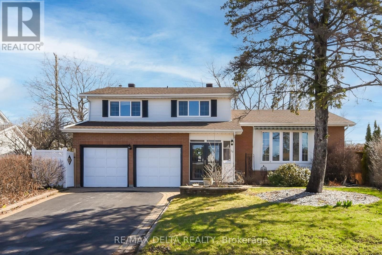 13 PARKLANE COURT Image 1