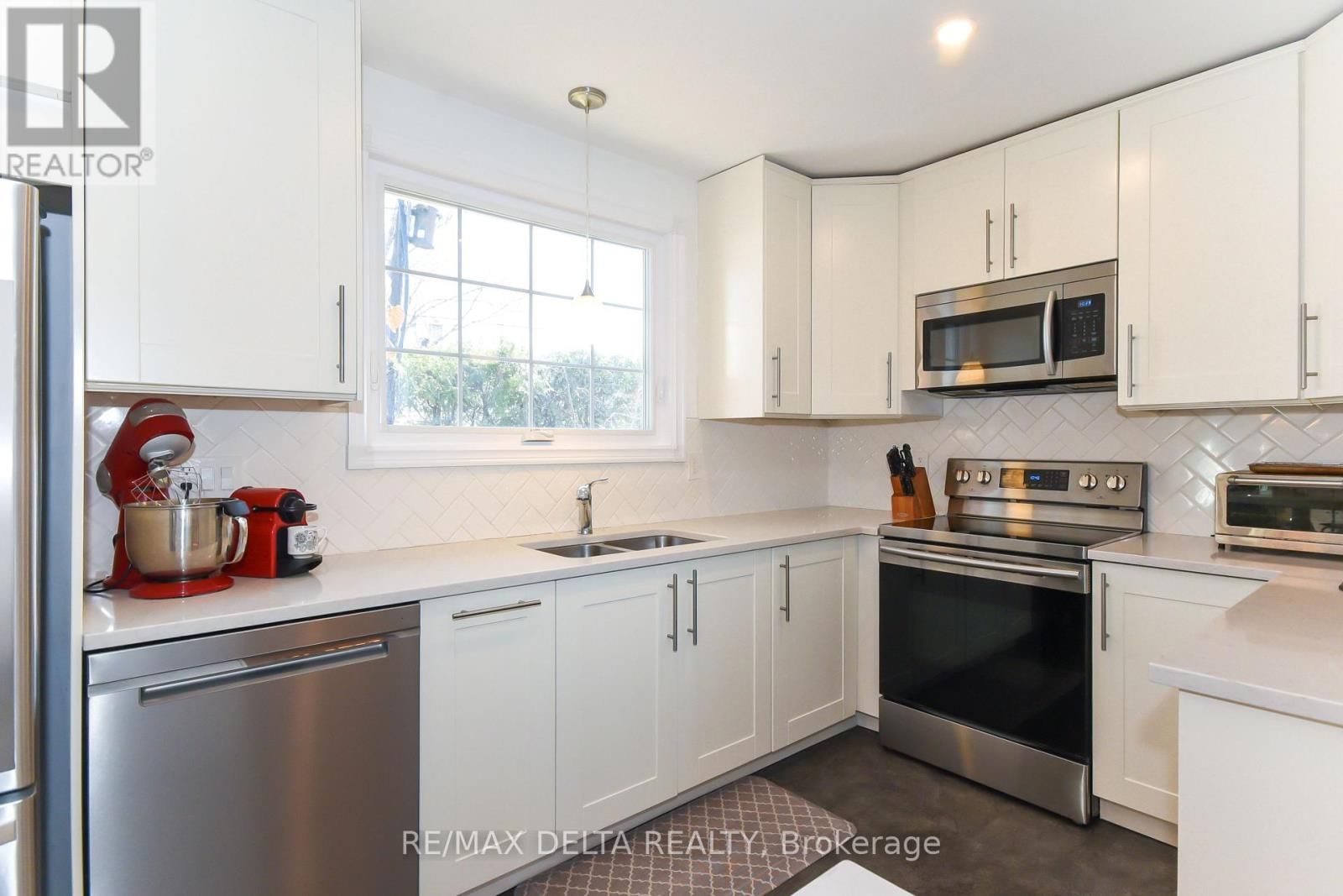 13 PARKLANE COURT Image 10