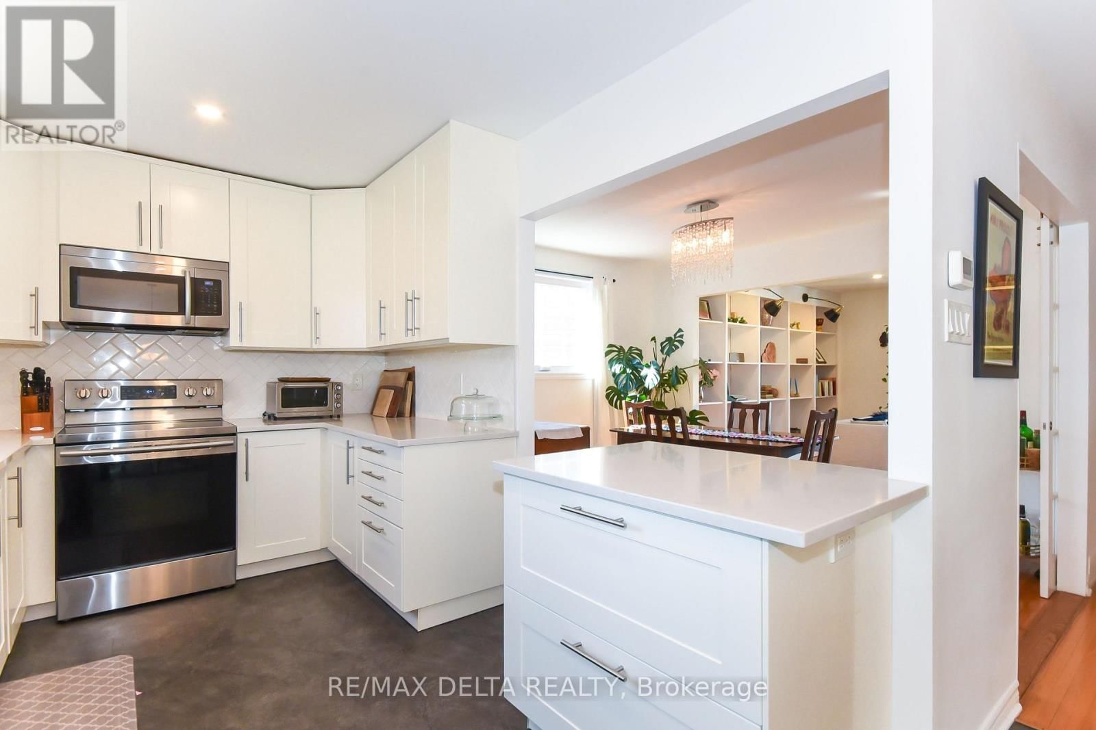 13 PARKLANE COURT Image 11