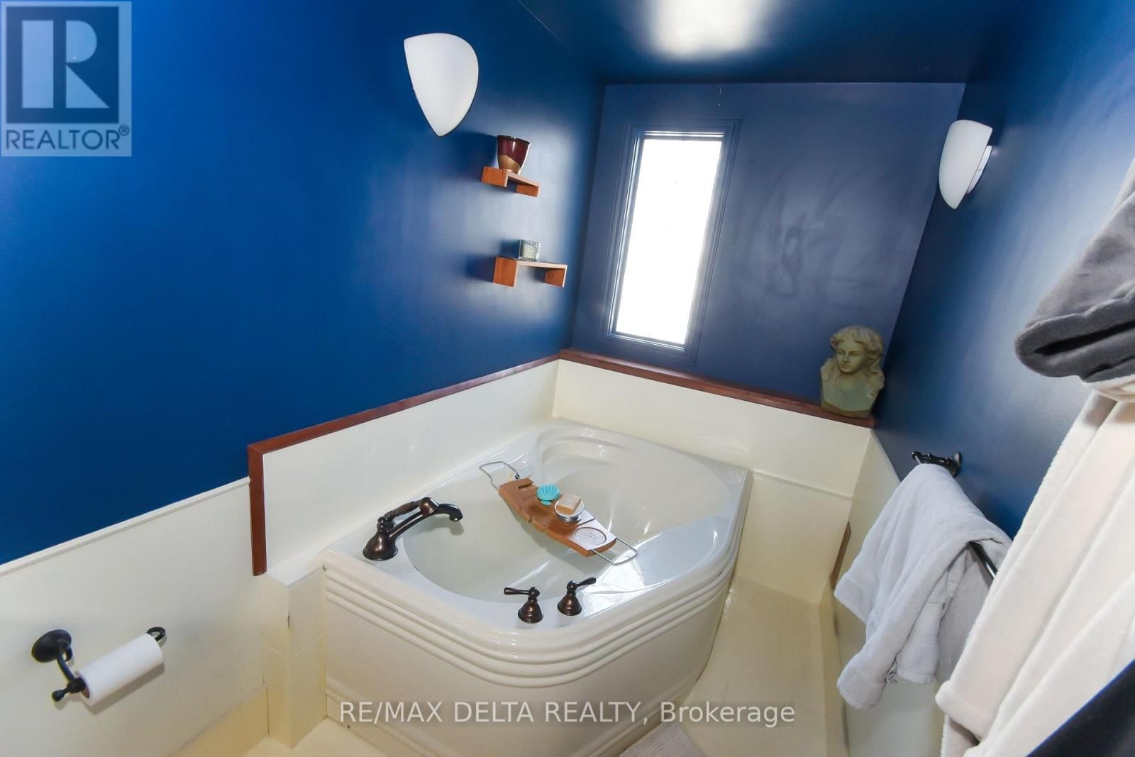 13 PARKLANE COURT Image 21