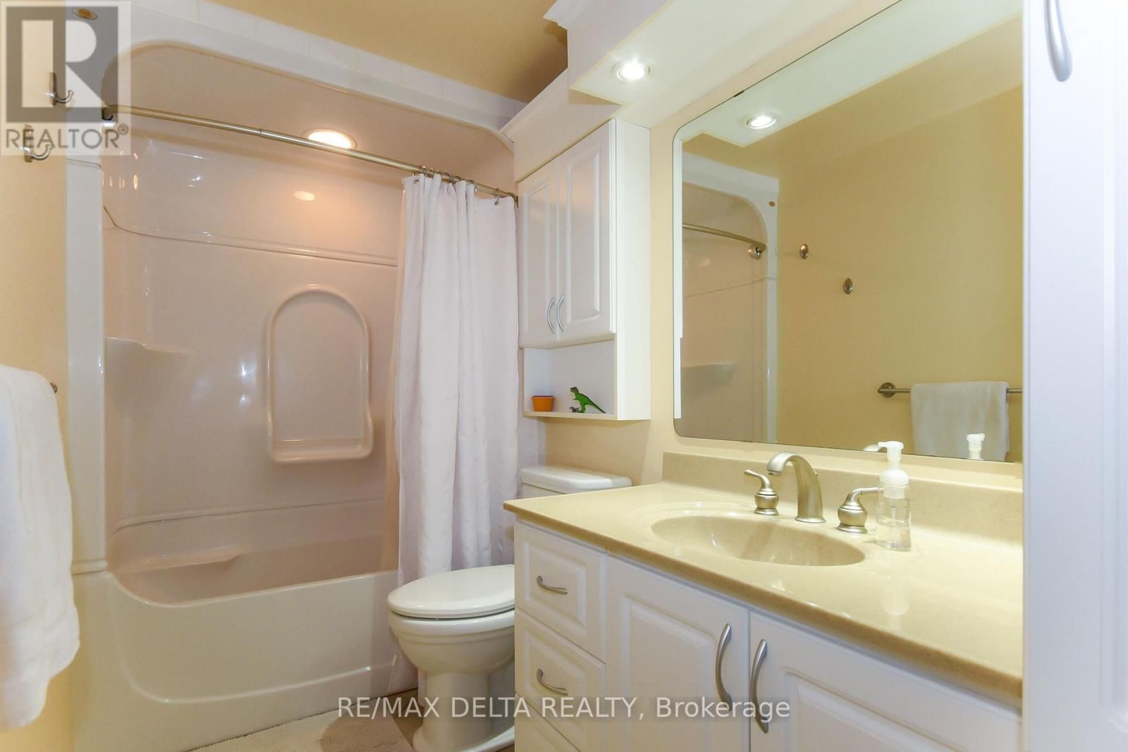 13 PARKLANE COURT Image 25