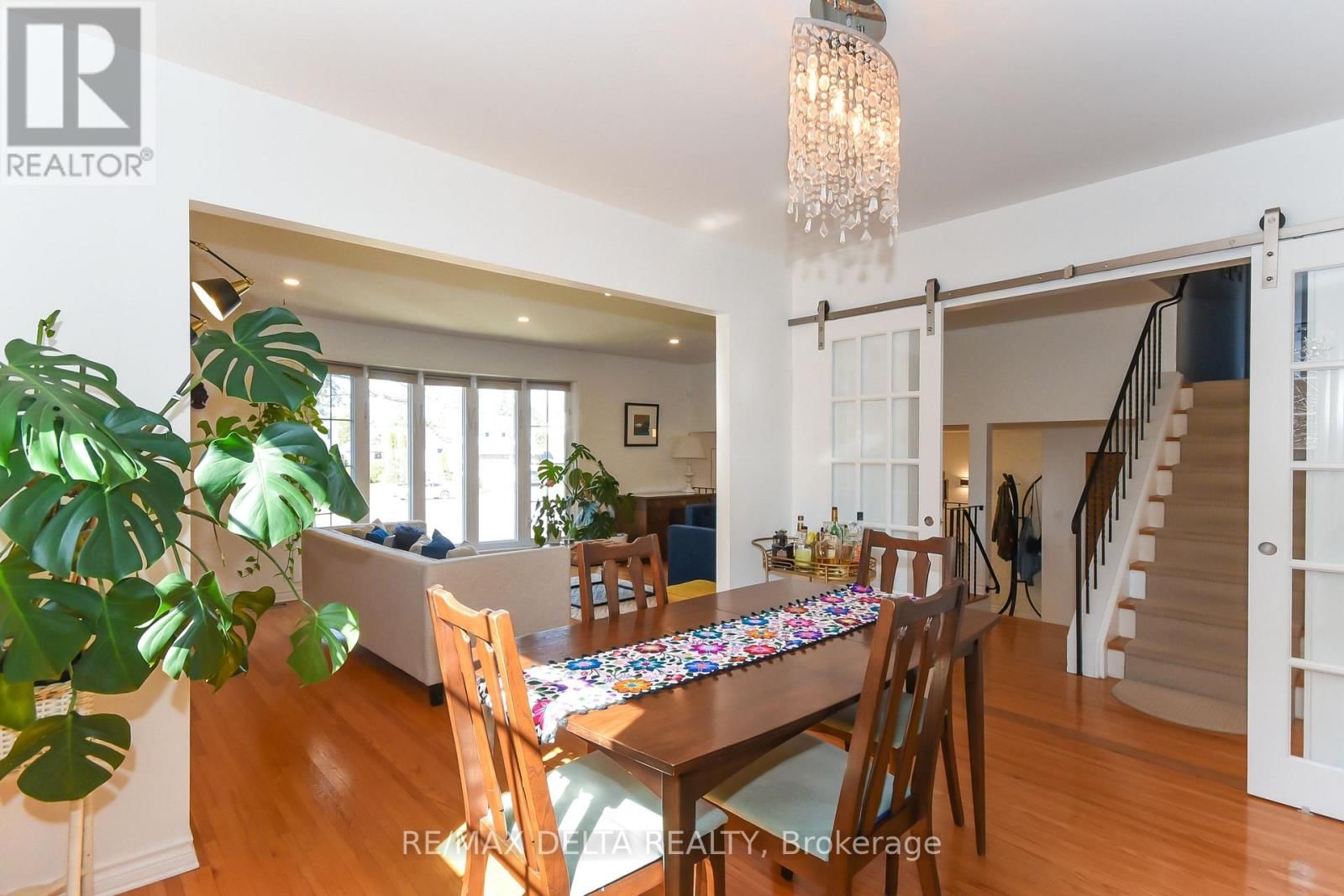 13 PARKLANE COURT Image 8