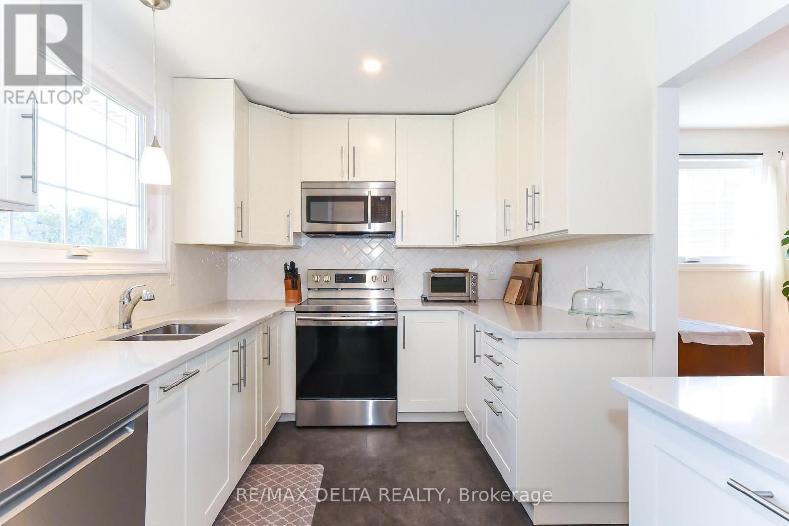 13 PARKLANE COURT Image 9