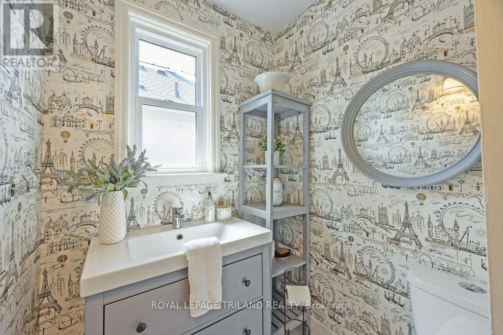 1366 LANGMUIR AVENUE Image 14