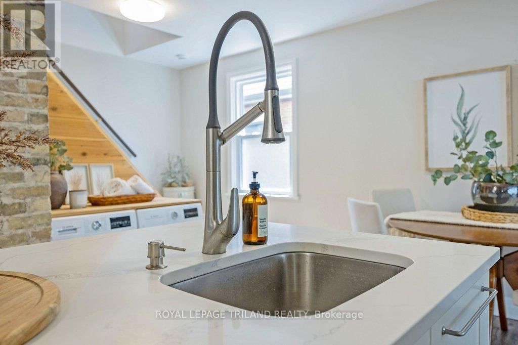 1366 LANGMUIR AVENUE Image 17