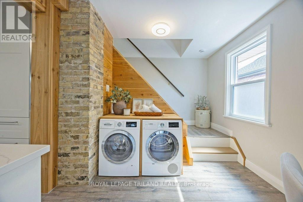 1366 LANGMUIR AVENUE Image 19