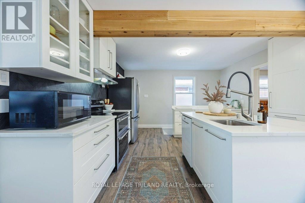 1366 LANGMUIR AVENUE Image 20