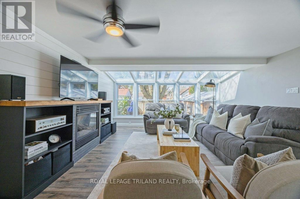 1366 LANGMUIR AVENUE Image 21